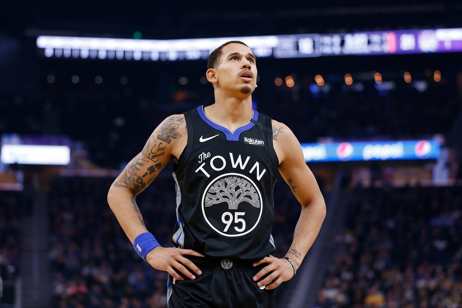 回传球时出 回传球时出