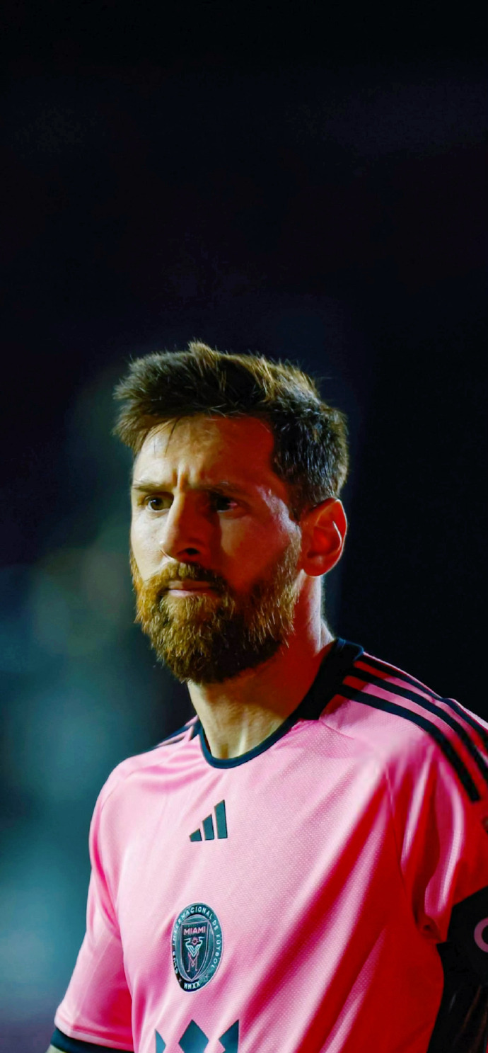 随着全球足 随着全球足