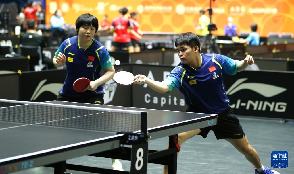 绕他展开 绕他展开